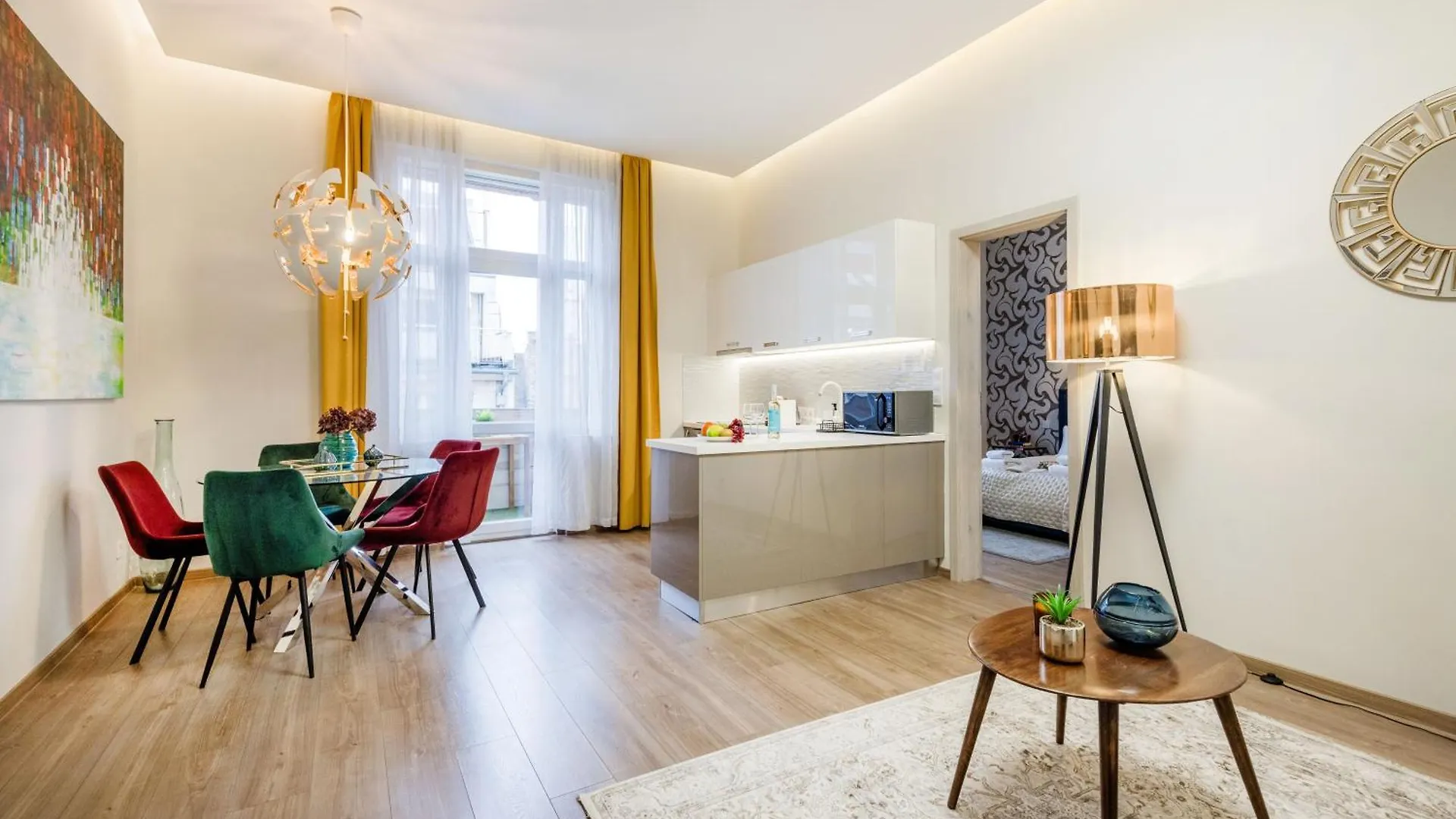 Stunning 3Brm 3Bath Julie Balcony & City Views Budapest Apartment