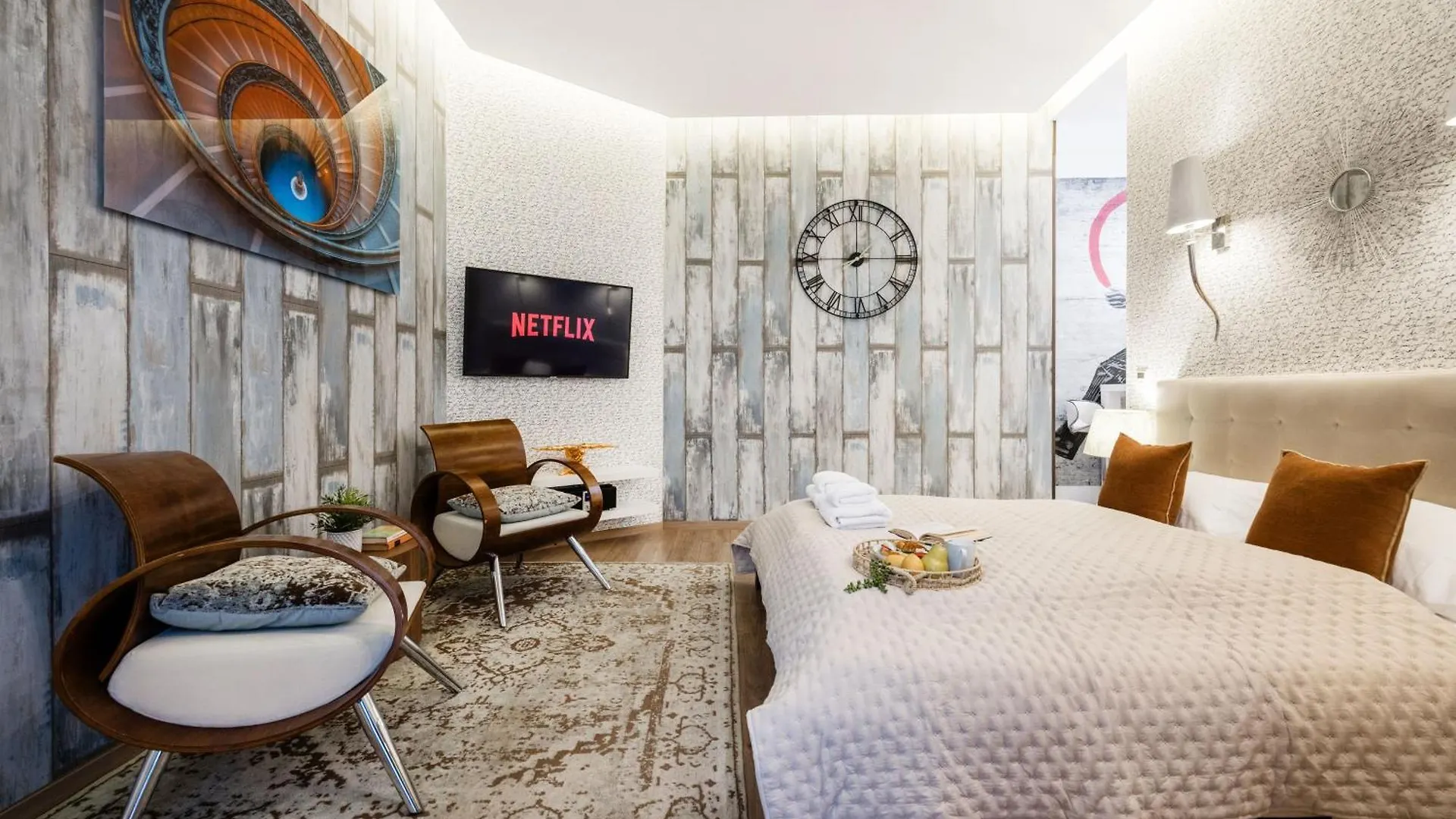 Stunning 3Brm 3Bath Julie Balcony & City Views Budapest Apartment
