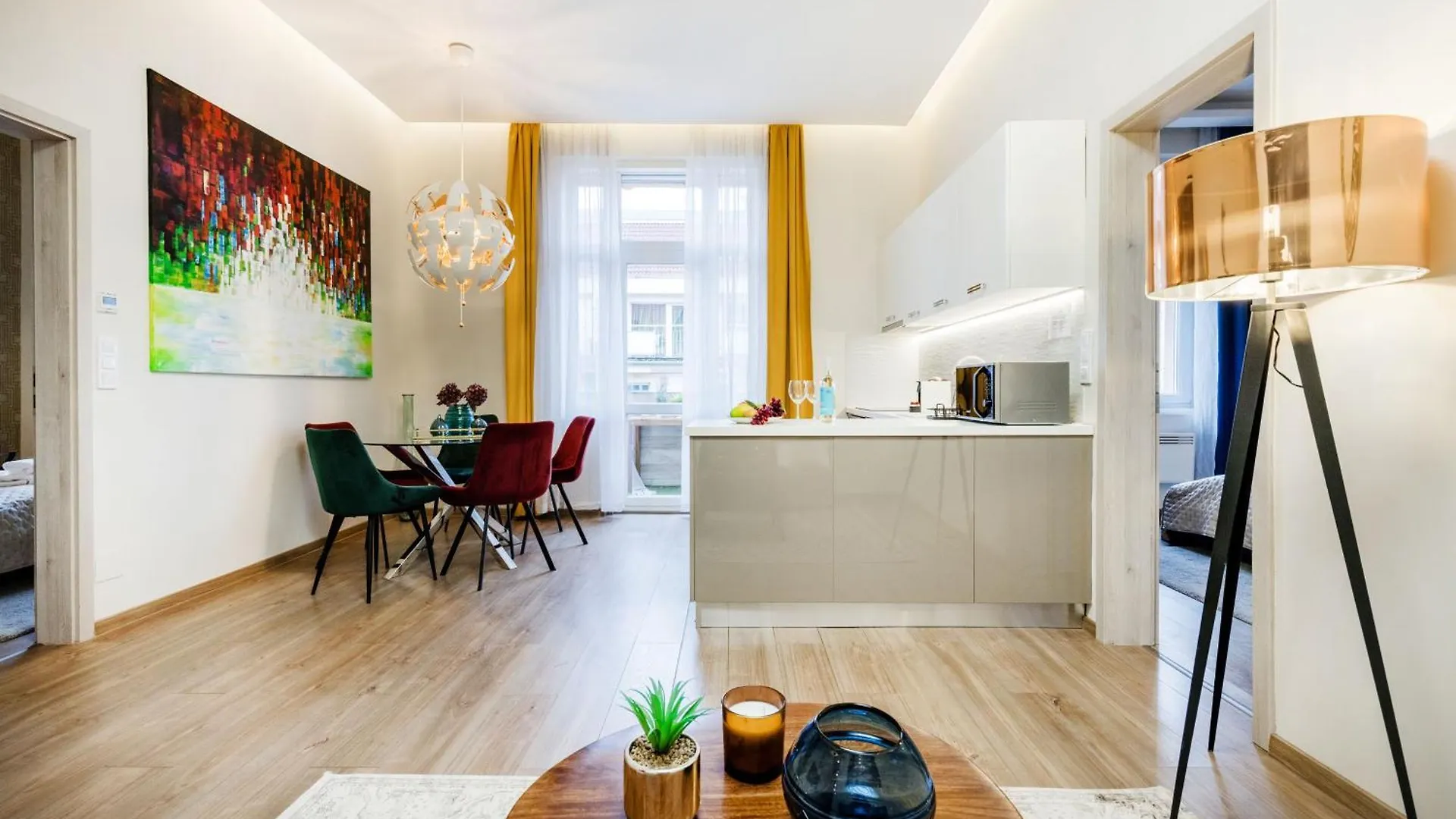 Stunning 3Brm 3Bath Julie Balcony & City Views Budapest Apartment