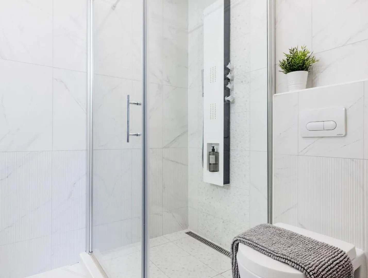 Stunning 3Brm 3Bath Julie Balcony & City Views Budapest