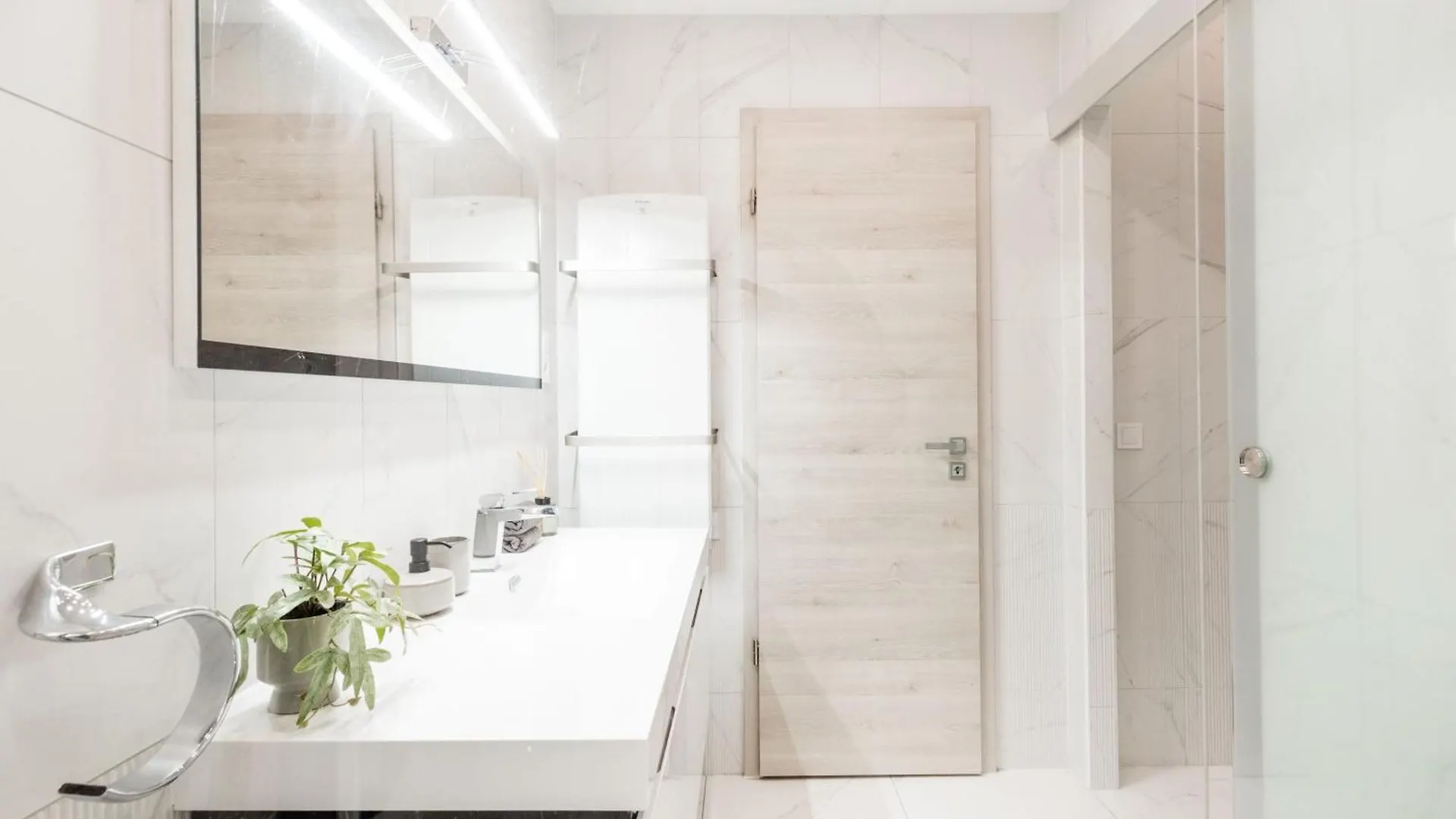 Lejlighed Stunning 3Brm 3Bath Julie Balcony & City Views Budapest